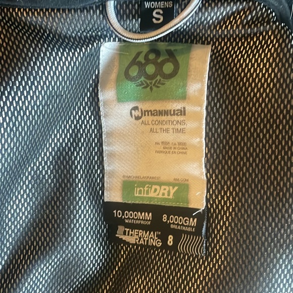 686 women’s small ski/snowboard jacket - Picture 5 of 6